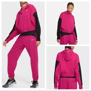 Nike NWT Sportswear Icon Clash
Jogger & Hoodie Set